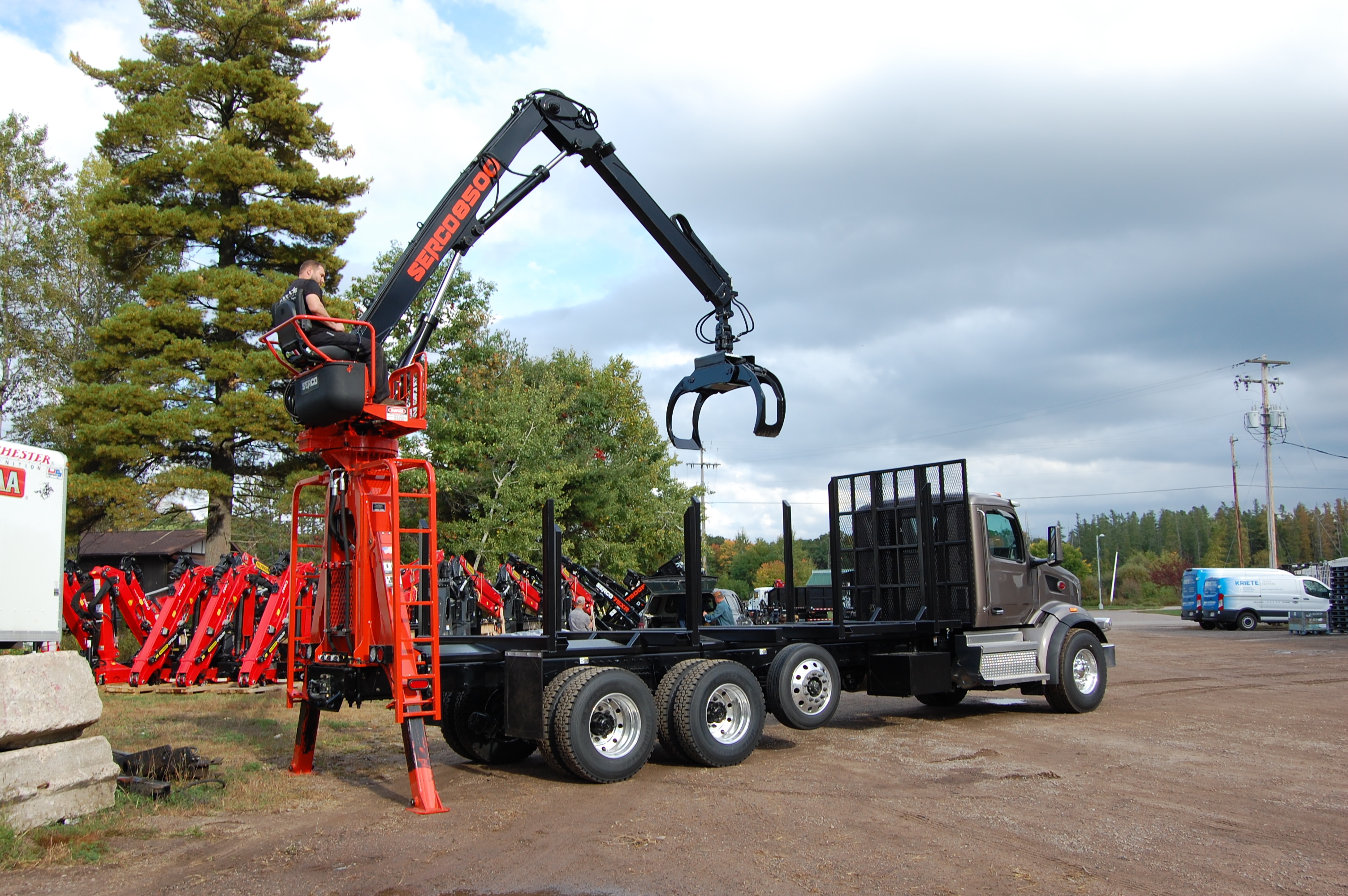 Serco 8500 Loader with Serco Combination Grapple 2
