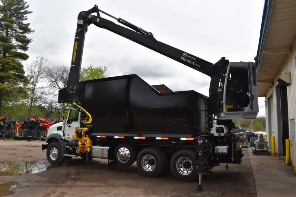 Bodied-Up-Truck-Tree-Service-1024x683
